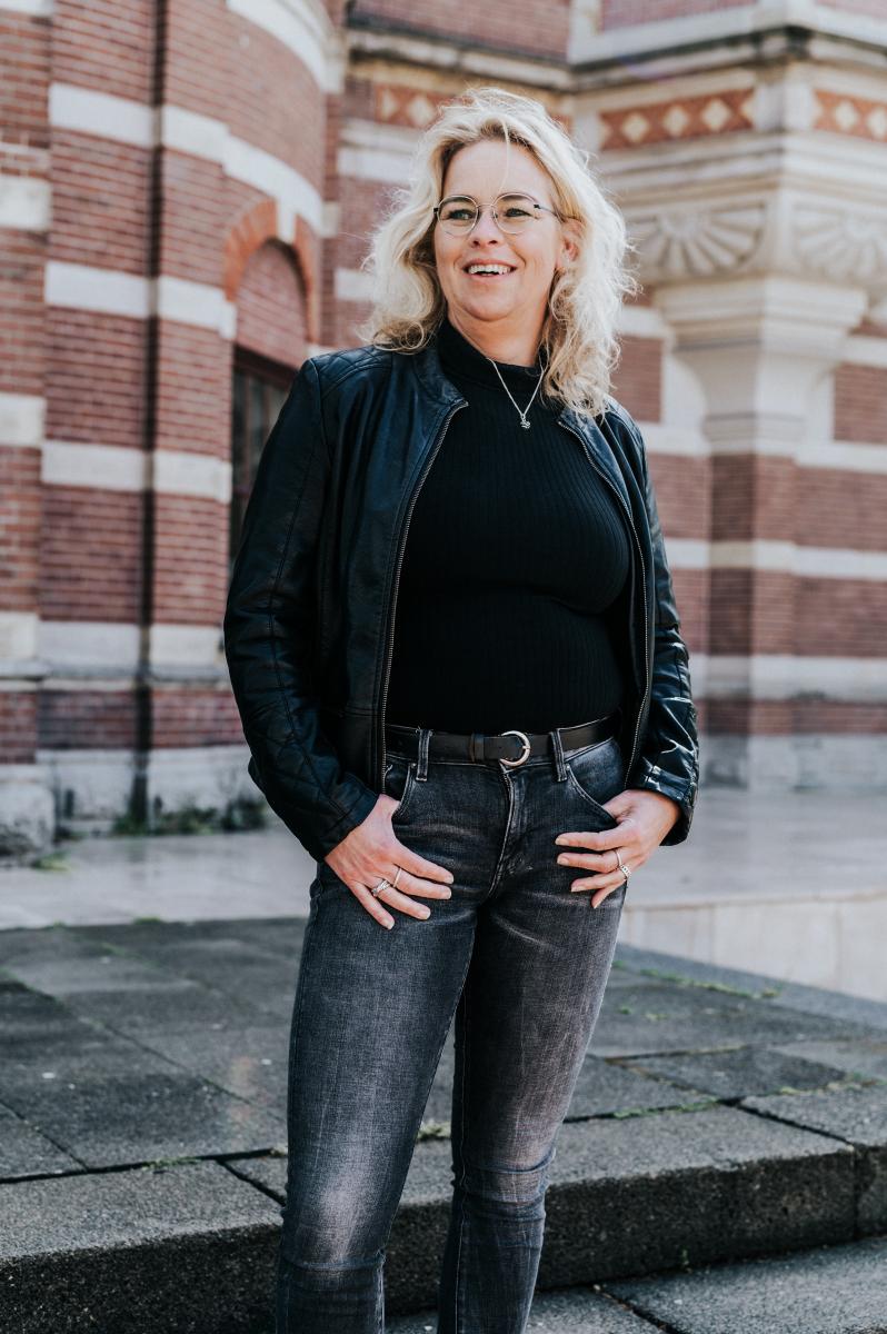 Fitmom Karin Abbink voor LIPOELASTIC interview over buikwandcorrectie